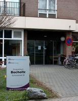 Groepswoningen Bocholtz Schoolstraat 30 6351 EJ Bocholtz T 045 568 81 88 In de groepswoningen Bocholtz zijn momenteel 4 woongroepen gehuisvest voor in totaal een dertigtal bewoners met dementie.
