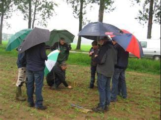 Voorbeelden van bijeenkomsten landbouw Op 7 maart 2014 waren ongeveer 90 telers en loonwerkers te gast bij Verhoeven Gewasverzorging in Erp.