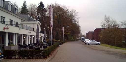 vanaf het plangebied, Oude Rijksweg richting hotel Gulpenerland en het zorgcomplex Het gebied maakt onderdeel uit van het Geuldal.