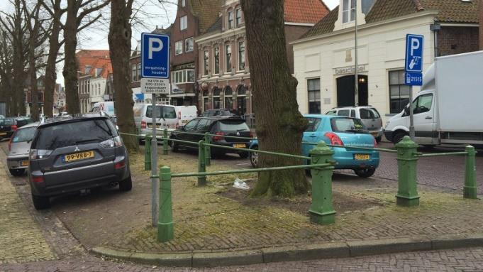 Begin 2017: In kader van toekomstige verplaatsing: -- Huidige aantal plaatsen Transferium: 640 plaatsen -- Straatparkeren