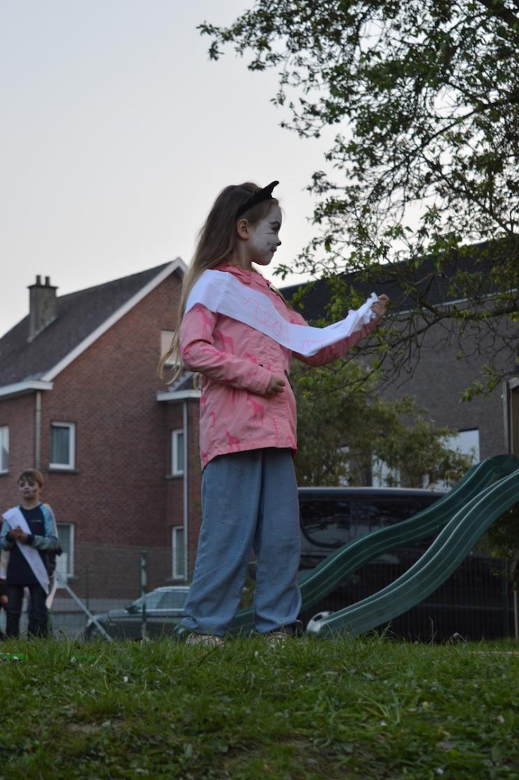 Ook de uitbouw van de speelweide is één van de vele redenen waarom we onze kinderen hun lagere schoolloopbaan in deze school zullen laten verder zetten. Prachtig bezig!