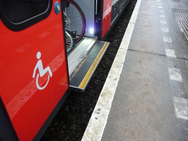 Maar kan iemand in een rolstoel ook daadwerkelijk zelfstandig een ritje met de trein maken? Dat blijkt helaas nog niet het geval te zijn.