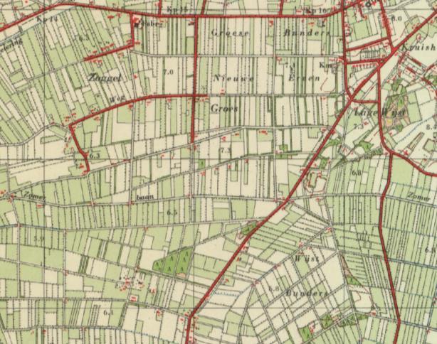 De kern Heesch is in de loop der jaren verder uitgegroeid richting het zuidwesten en sluit daarmee aan op de Nieuwstraat.