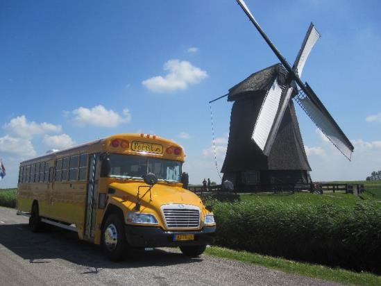 SCHOOLFOTOGRAAF Volgend jaar wordt het mogelijk om digitaal in te schrijven voor het maken van foto s voor en na schooltijd. U kunt dan zelf de tijd kiezen die het beste bij u en uw situatie past.