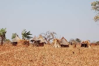 Het gebied rond Maanda is voornamelijk bedekt met bossen. Maanda heeft een tropisch klimaat en voldoende toegang tot water, dat ligt op slechts 10 meter onder het maaiveld.