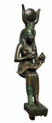 18 afb. 5 Groep bronzen votiefbeelden, late tijd 663-332 v. Chr. alle bruikleen Rijksmuseum van Oudheden. v.l.n.r.: Ptah (F 1956/2.3), Neith of een koningin (F 1900/4.
