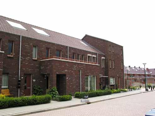 Deze zijn uitgevoerd in dezelfde stijl als de woning of vormen een contrast met de robuuste architectuur door juist een meer industriele uitstraling.