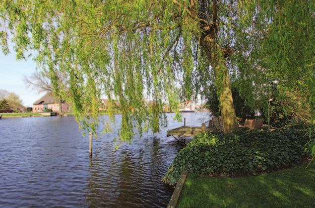 In de tuin vindt u diverse terrassen en gezellige zitjes in zowel de zon als in de verkoelende