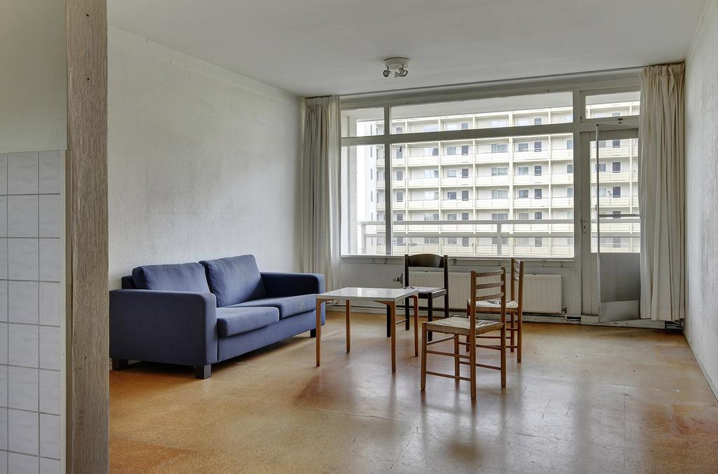 Drie-kamer appartement met balkon op het Zuiden! Ideaal appartement voor mensen die geheel naar eigen smaak en inzicht hun droomwoning willen creëren!