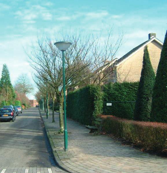 De Irislaan bevindt zich in de kern van Leende, in de nabijheid van allerlei voorzieningen zoals scholen, winkels en industrie.
