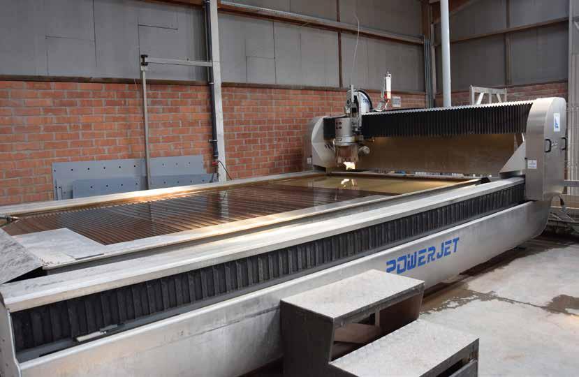 TECHNISCHE SPECIFICATIES WATERJET CEI Standaard voorzien van een Oostenrijkse BHDT BÖHLER / CEI hogedrukpomp Werkdruk 4.000 bar 3,8l/min Olieluchtkoelsysteem 37Kw Werkbereik 4.000 x 2.