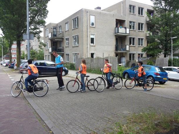 Verkeersexamen 2014 Dinsdag 3 juni was het dan zover, groep 7 ging op voor het fietsexamen! De leerlingen hadden in de weken ervoor flink geoefend.