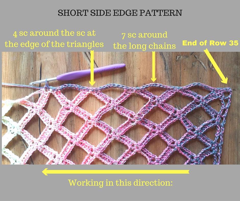 Langs de onderste rand van de shawl (toer 1 van het haakwerk): haak 1 vaste in de overgebleven vrije lus van elk stokje (vanaf de beginlosse) en haak 2 vasten IN elke 2-lossenruimte langs de