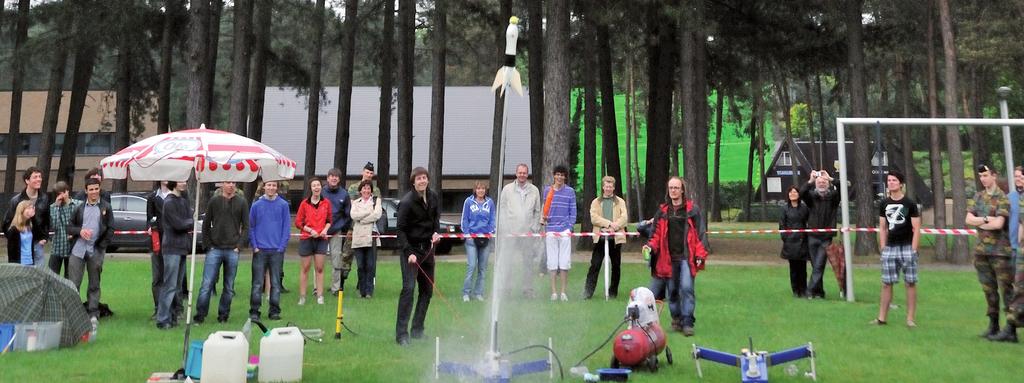 ROCKET SCIENCE LAUNCH DAY Waterraketlanceringen en hoogtemetingen! Heb je zin om je handen uit de mouwen te steken en een raket te bouwen die alle records aan diggelen vliegt?