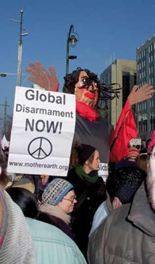 tegen een nakende Westerse inval in Irak. Het protest was het resultaat van intensieve internationale coördinatie en mobilisatie van vredesbewegingen.