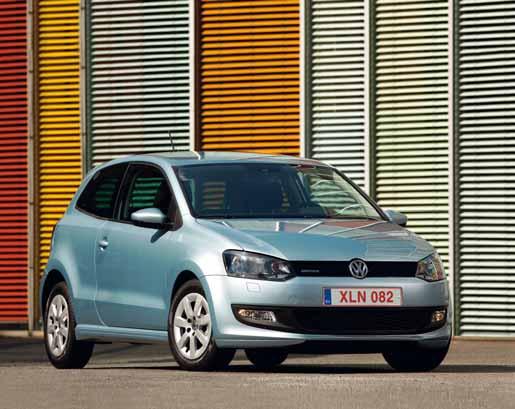 16 JAARVERSLAG 2009 D IETEREN AUTO Belangrijkste modellen 2009 & 2010. Volkswagen New Polo BlueMotion.