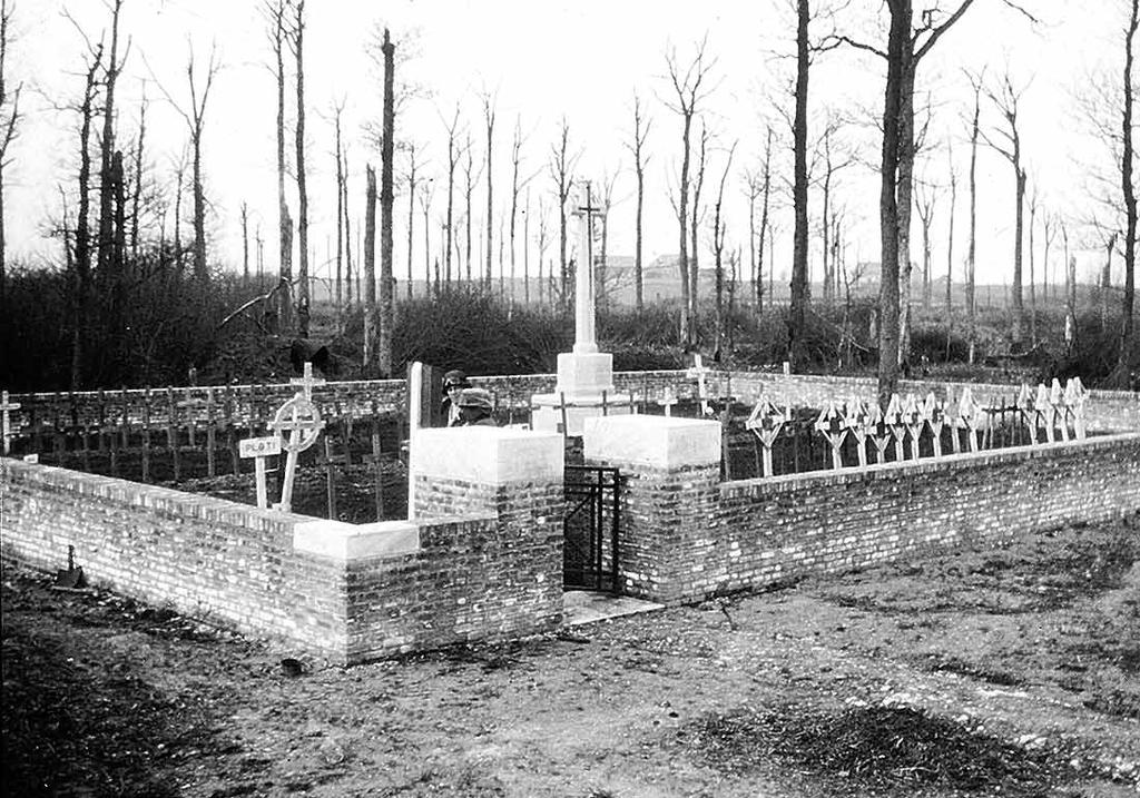 westen van Ieper is het mogelijk om de voortgang van de hele oorlog in de graven van de 'Voormezeele Enclosures' te volgen.