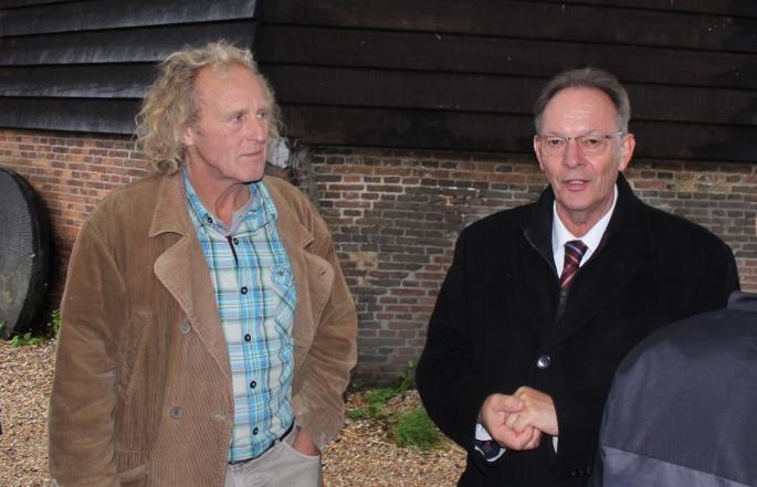 Na een laatste dankwoord van Peter Tange keerden de bussen terug naar het gemeentehuis in Loosdrecht.