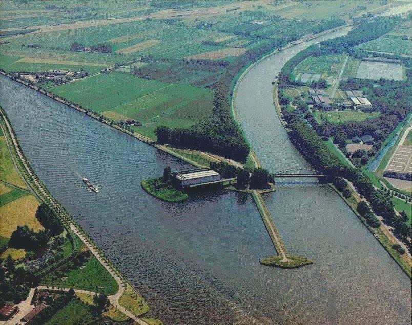 Rooseveltlaan De ligplaats Rooseveltlaan ligt in de bebouwde kom van Utrecht met enkele flats op enkele tientallen meters van het kanaal.