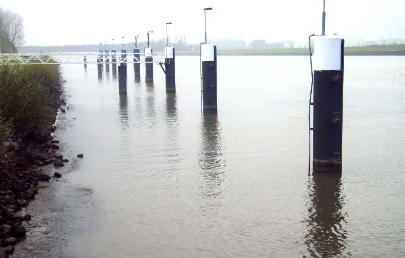 Voorhaven Prinses Beatrixsluis (Vreeswijk) In de voorhaven bevinden zich twee overnachtingsplaatsen: aan de westzijde een ligplaats voor motorschepen aan een drijvend remmingwerk en aan de oostzijde