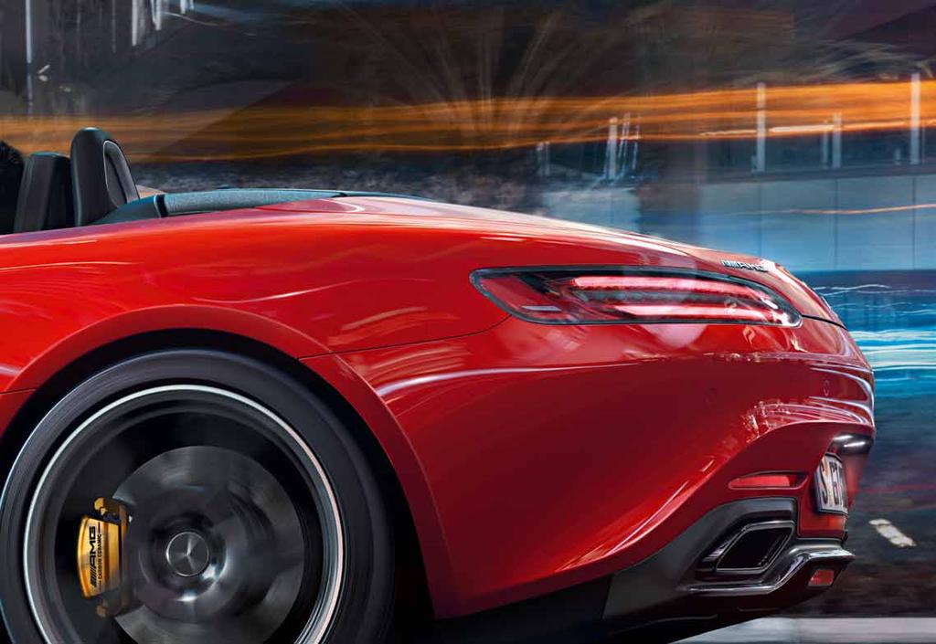 De wind waait in uw gezicht. Uw oren tuiten van plezier. Terwijl uw hart overloopt van geluk. De nieuwe Mercedes-AMG GT Roadster is een en al rijplezier. Voor al uw zintuigen.