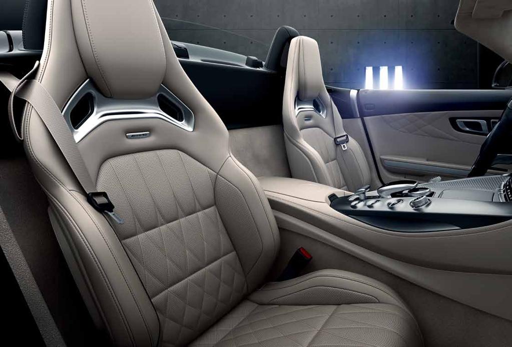 44 AMG. Pure euforie. Zorgvuldig geselecteerde materialen, elegante vormen, exclusieve kleuren - bij het interieur van een sportwagen van Mercedes-AMG blijft er niets te wensen over.