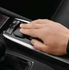 SPRAAKHERKENNING Tijdens het rijden zijn gesproken instructies een praktische en veilige manier om handenvrij diverse boordsystemen te bedienen, zoals Lexus