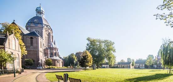 late middeleeuwen. De vestingstad is een rijksbeschermd stadsgezicht, waarvan ook de vestingwerken met aarden wallen en dubbele grachtengordel deel uitmaken.