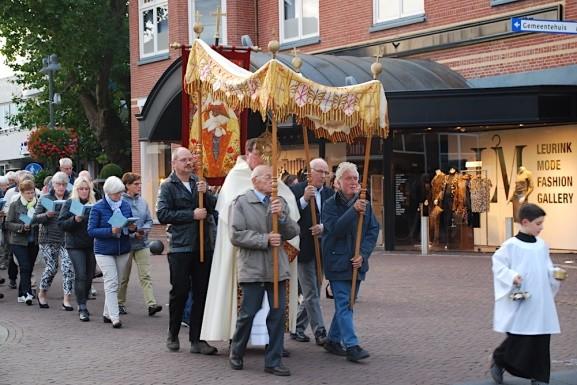 Een feestelijke H. Eucharistieviering in de St.