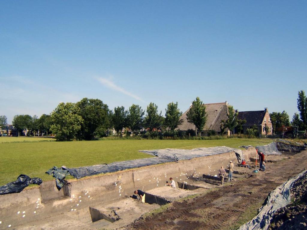 9 789081 171472 Graven aan de voet van de Achlumer dorpsterp Vereniging voor Terpenonderzoek Archeologische sporen rondom een terpnederzetting Johan Nicolay & Gilles de Langen