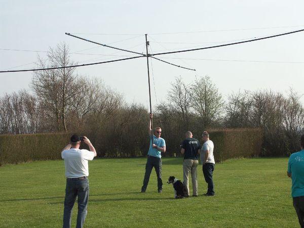 COTA 2012 Zaterdag 24 maart rond 9.00 uur begonnen de stipjes op de kaart met APRS gegevens zich te verplaatsen vanaf de Mortiere in Middelburg naar camping buitenhof in Lewedorp.