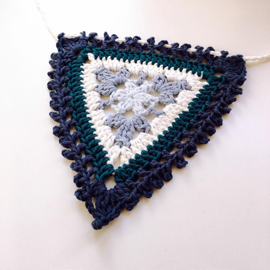 Vlag Haakpatroon vlag 09-2017 MATERIALEN Voor dit patroon heb je de volgende materialen nodig: - Durable Double four (100 % katoen) 100 gram = 150 meter, in de kleuren Pearl 279