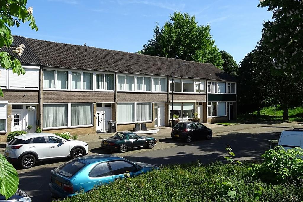 OBJECTGEGEVENS Adres : Type woning : eengezinswoning / tussenwoning Bouwjaar : 1972 Perceeloppervlakte : 153 m² Inhoud : 430 m³ Gebruiksopp.