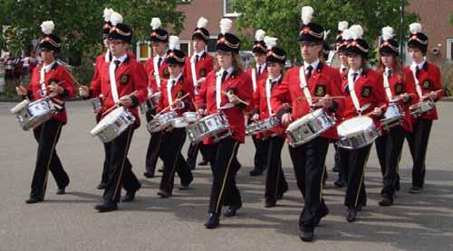 Onze Drumband o.l.v. Etienne Houben nam hier ook aan deel.