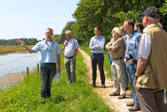 en uitleg over mogelijke oplossingsrichtingen om de polder klimaatbestendig te maken. Op vijf markante plekken geven veldsprekers uitleg.