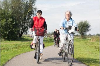 Toerclub Pijnacker had weer mooie routes uitgezet. Lange fietslinten reden door de mooie omgeving.