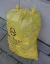 Tip GOeD Gele zak: met één krop die groot genoeg is om als handvat te dienen, bijvoorbeeld te maken met de strips die bij de zakken