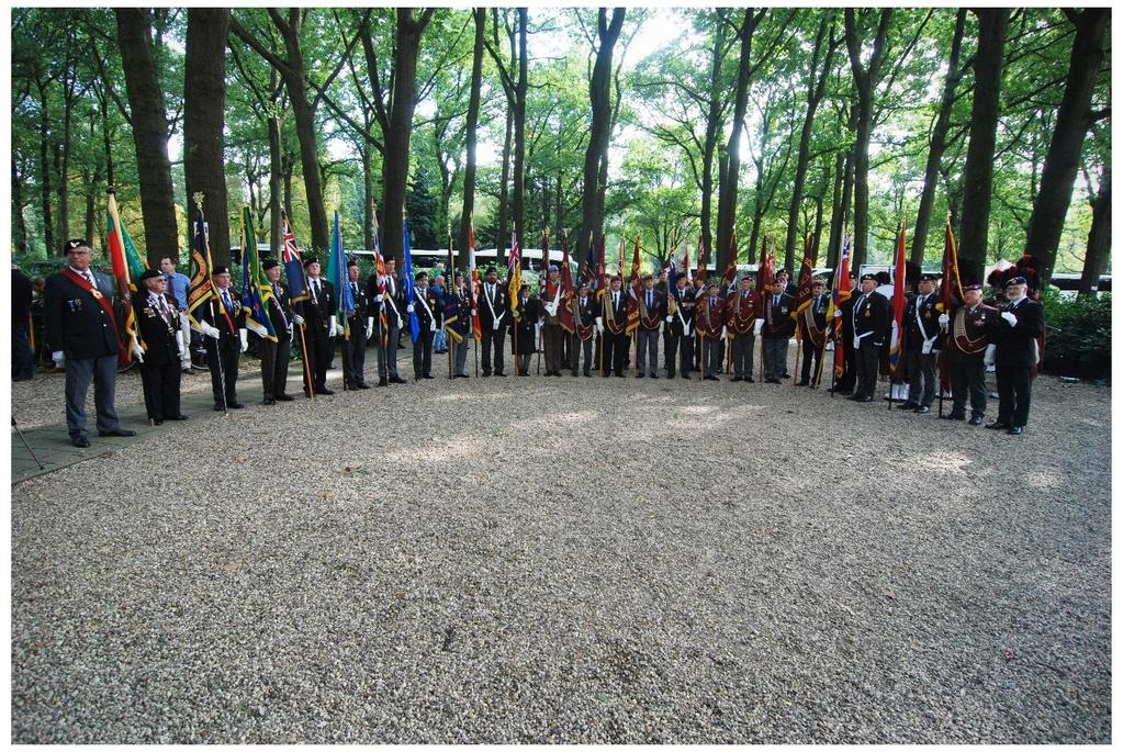 Jaarverslag 2016 RCL Branch 005 3 De volledige Colour Party tijdens de herdenking in Oosterbeek.