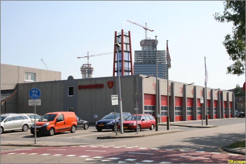 Brandweer Almere rukt normaal gesproken uit met een standaard tankautospuit (bluswagen) en is binnen ongeveer 8 minuten bij de brand aanwezig.