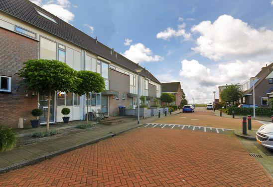 Ruime gezinswoning in een rustige straat Deze woning, gelegen aan de Wilgenlaan is de ideale gezinswoning!