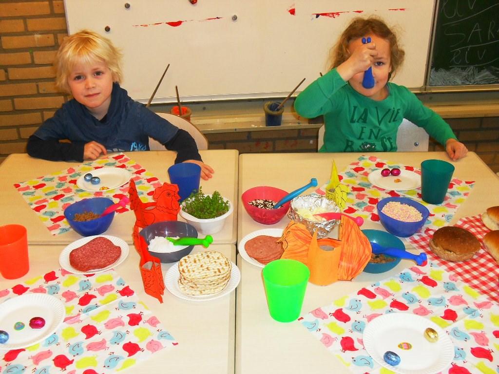 De kinderen hebben genoten van dit thema en er werd regelmatig muziek gemaakt in de klas. Ritmes die horen bij muziek hebben wij geklapt en geslagen. Dit vonden de kinderen erg leuk!