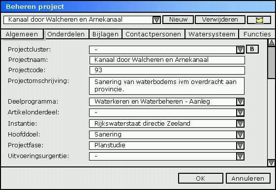 Figuur 3-15: Twee schermvoorbeelden voor het beheren van projectgegevens. 3.9.