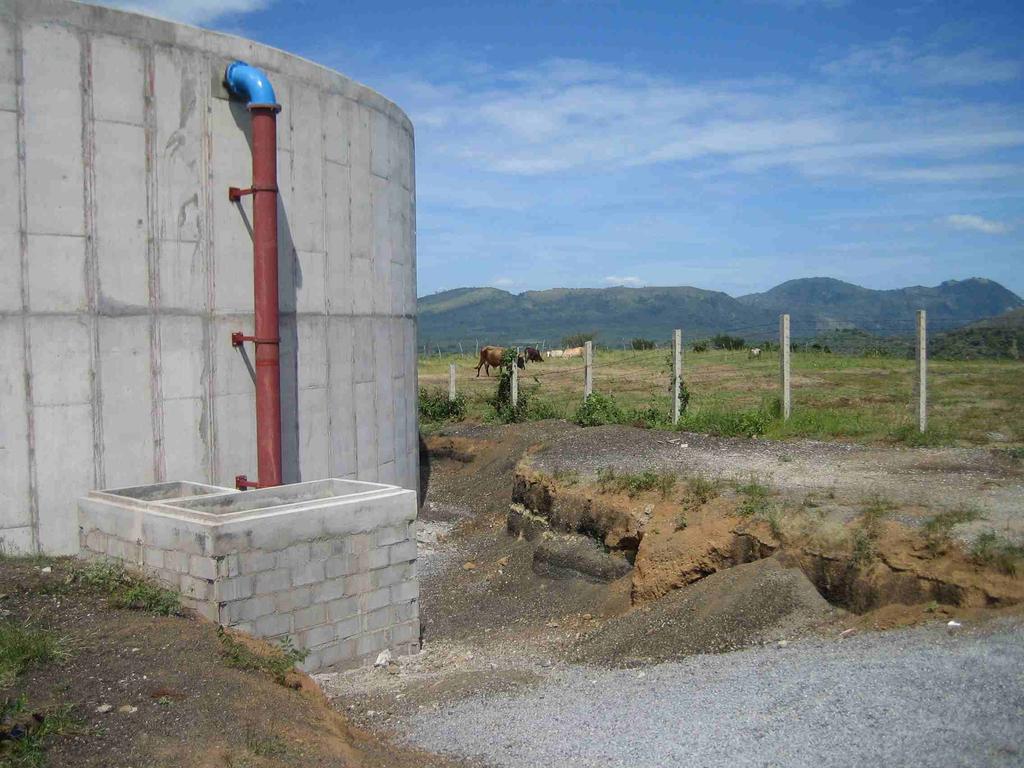 25 Waterreservoir in Nicaragua. Bron: ERK. 32. Op beide rampen volgden aanzienlijke prijsstijgingen wegens de toegenomen vraag naar arbeid, installaties en materiaal.