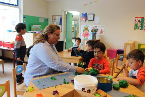 Even voorstellen Juf Corrine Heck Mijn naam is Corrine Heck en ik werk sinds dit schooljaar 3 dagen op Kleurenpracht. 2 dagen in groep 1/2B en op woensdag in groep 4/5.