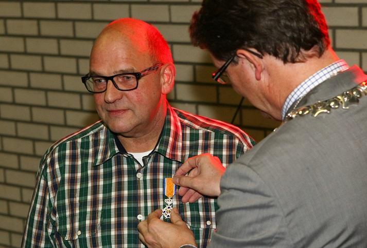 HERDENKING OVER- LEDENEN Het is in veel kerken een goede gewoonte om op de zondag voor het begin van Advent de overledenen te gedenken.