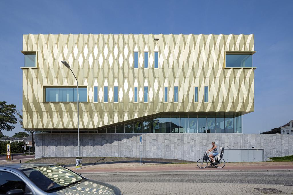 Zinder, Tiel Tussen de binnenstad en de Waal heeft Tiel een nieuw cultuurgebouw gekregen: Zinder.