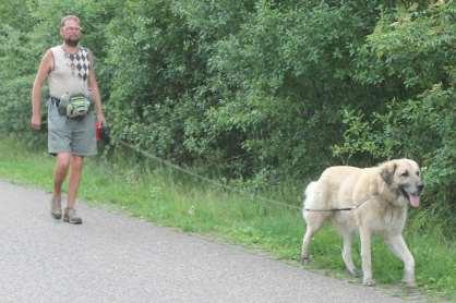 geven. Extra hapjes en drankjes, in de ruime zin van het woord, staan dan ook klaar. Volgend jaar, bij het eerste lustrum, kon het aantal gasten wel eens gaan oplopen.