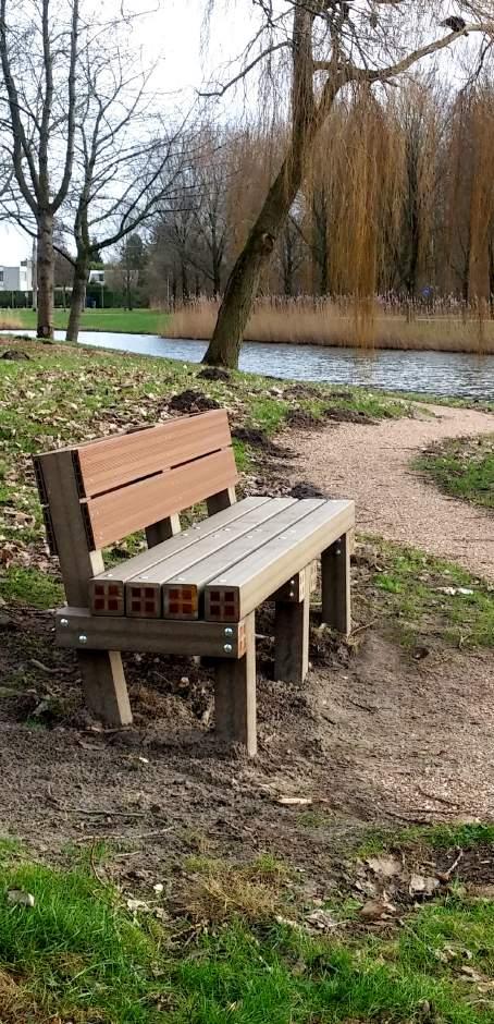 d.. Kleurstoffen voor non-food toepassingen hebben een fossiele oorsprong. Daarnaast is de productie en verwerking een belasting voor het milieu.