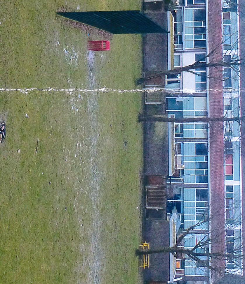 Figuur 5c Voet/fietspad tussen Hanterlanden en Hilbertlanden na regen Figuur 5d Assinklanden 2, plantsoen op de hoek heeft aandacht nodig (snoeien) Figuur 5e Holtwiklanden, bankjes bij de vijver zijn