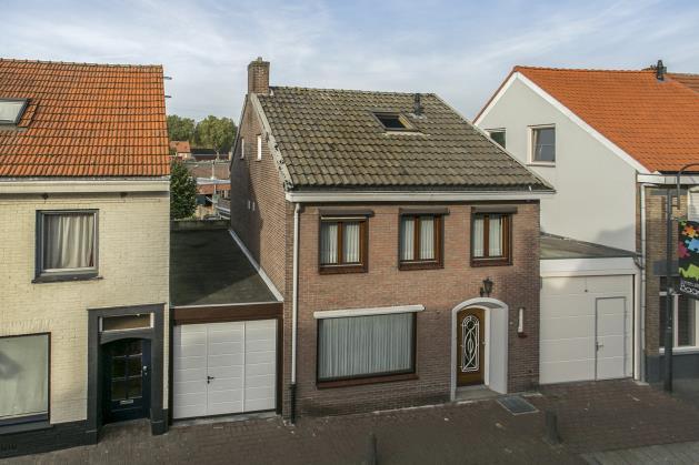 De woning is volledig voorzien van hardhouten kozijnen bijna volledig met dubbele beglazing. Het dak van de woning is geïsoleerd.